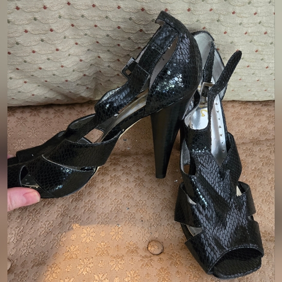 BCBG black faux snake skin heel stiletto sz6 - Picture 9 of 9